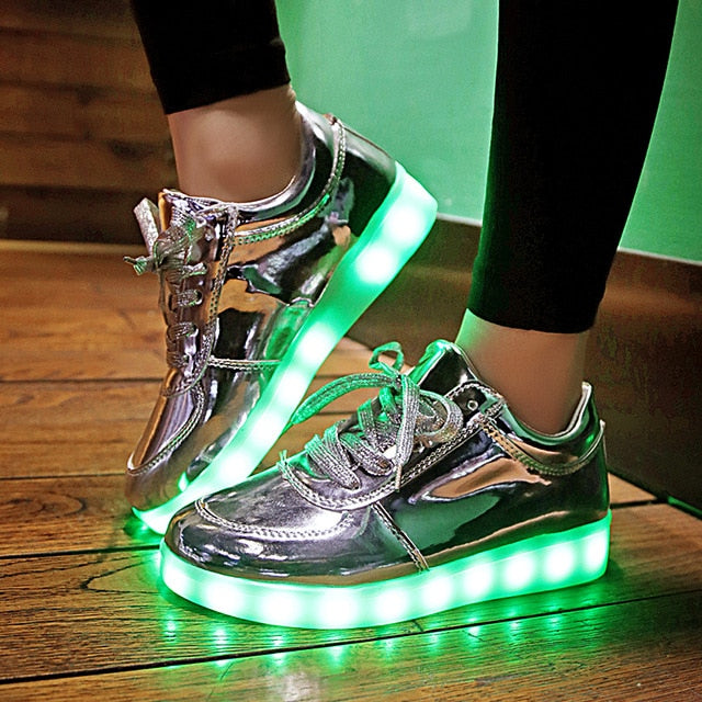 2018 New Size 26-44 Kids Luminous Sneakers for Girls Boys Women Shoes with Light Led Shoes with Flower Glowing Sneakers