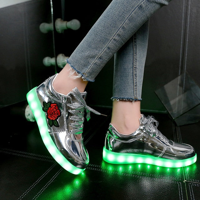 2018 New Size 26-44 Kids Luminous Sneakers for Girls Boys Women Shoes with Light Led Shoes with Flower Glowing Sneakers